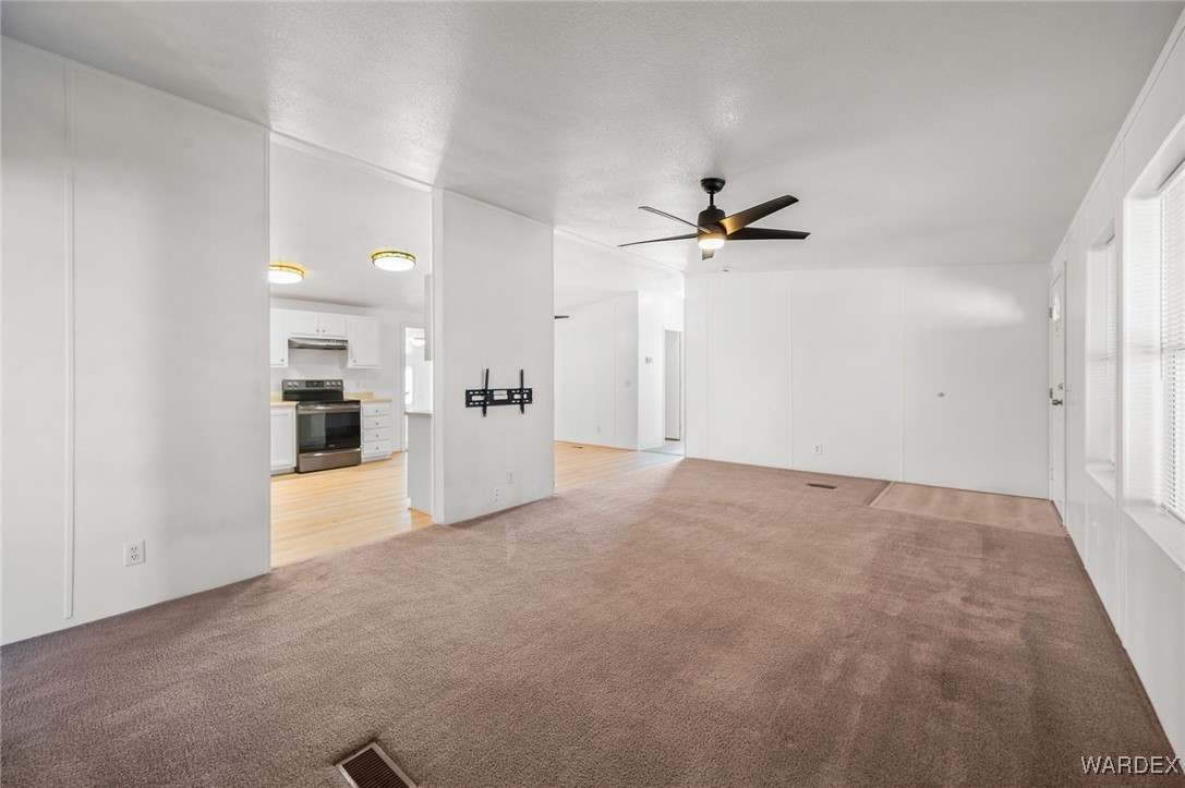 4874 Davis Road Golden Valley, AZ 86413 - Photo 25 of 72 Living Room