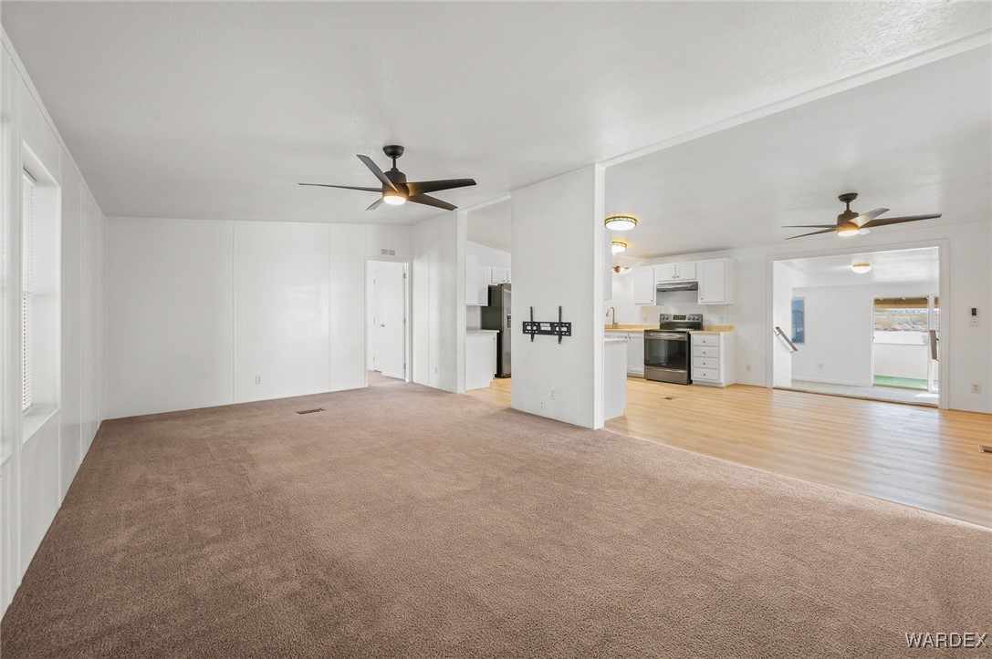 4874 Davis Road Golden Valley, AZ 86413 - Photo 26 of 72 Living Room