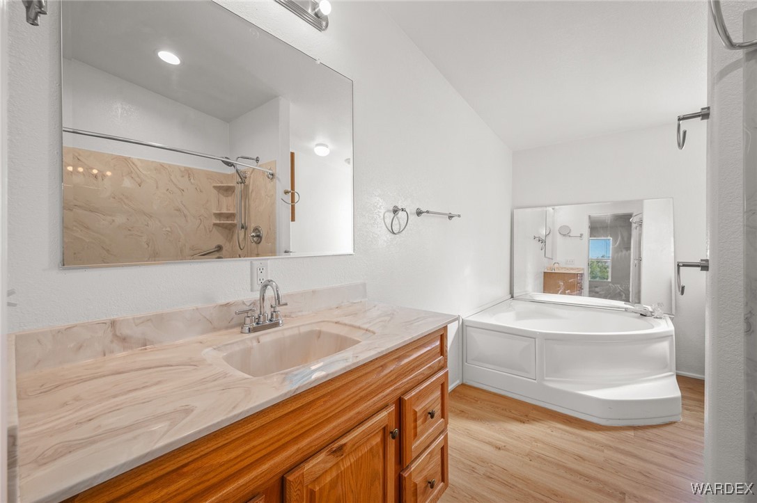 4874 Davis Road Golden Valley, AZ 86413 - Photo 37 of 72 Bathroom
