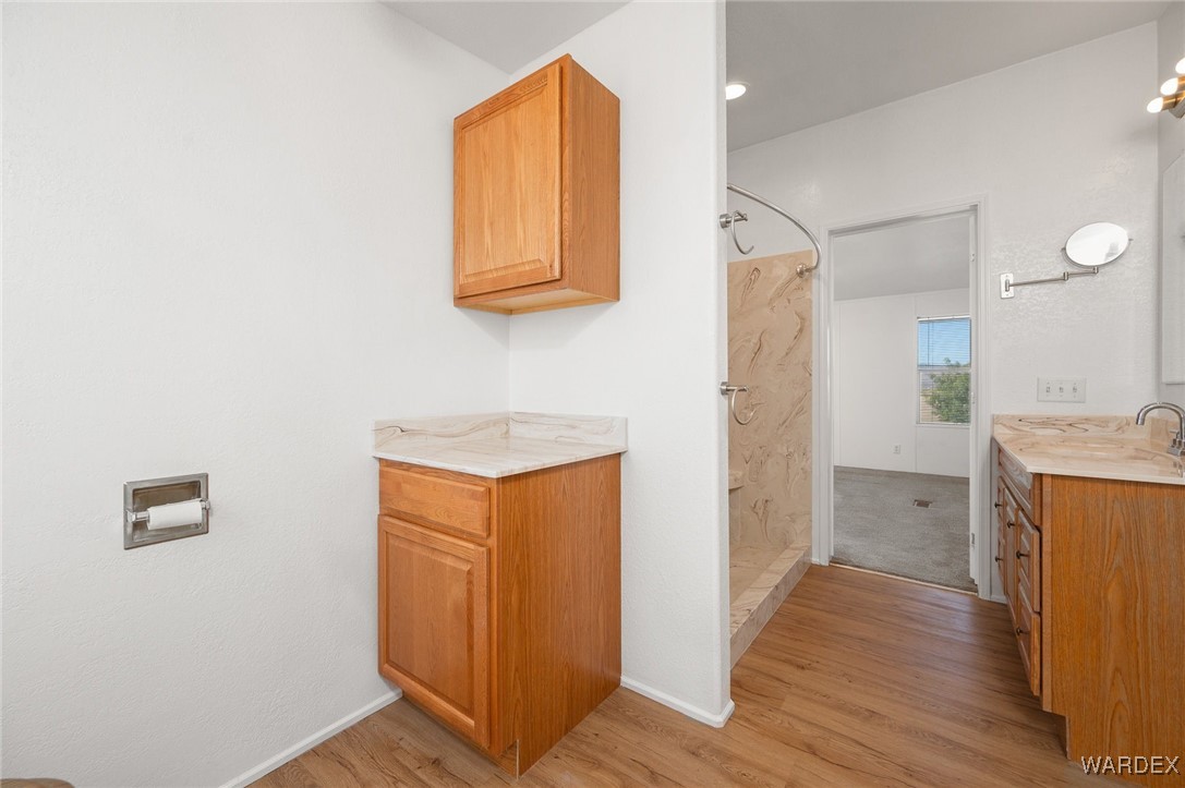 4874 Davis Road Golden Valley, AZ 86413 - Photo 39 of 72 Bathroom
