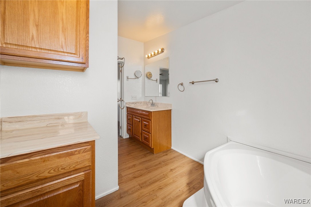 4874 Davis Road Golden Valley, AZ 86413 - Photo 40 of 72 Bathroom