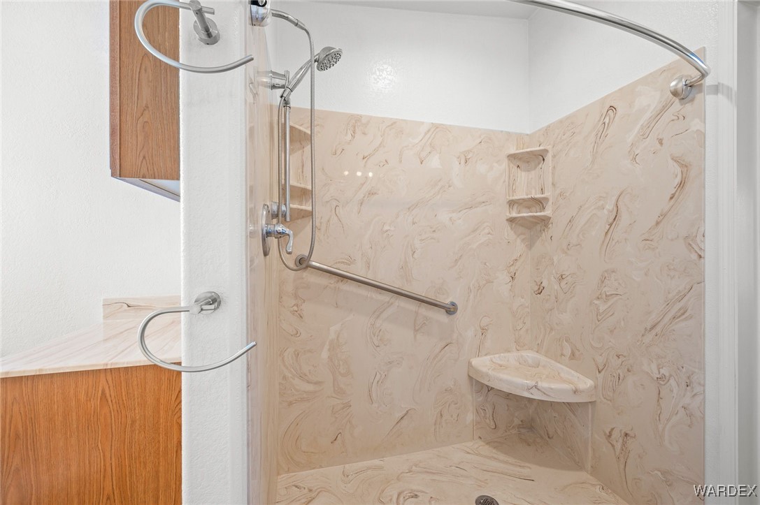 4874 Davis Road Golden Valley, AZ 86413 - Photo 41 of 72 Bathroom