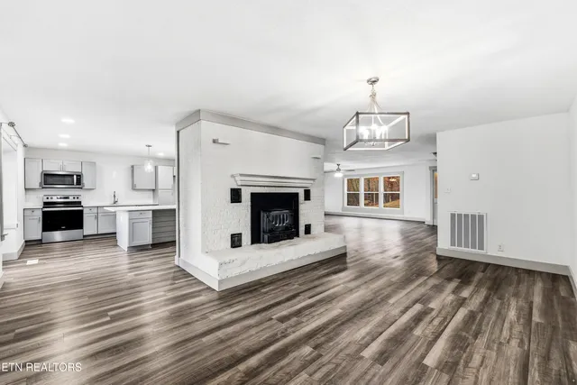 $749,500 | 8431 Rising Sun Drive, Corryton, TN 37721