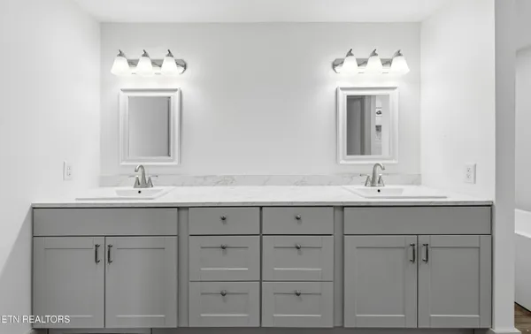 $739,900 | 8431 Rising Sun Drive, Corryton, TN 37721