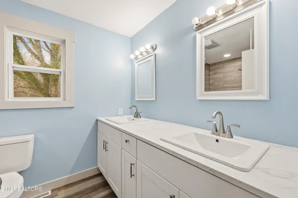 $739,900 | 8431 Rising Sun Drive, Corryton, TN 37721