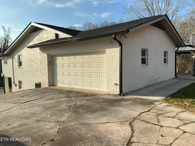 $749,500 | 8431 Rising Sun Drive, Corryton, TN 37721