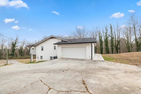 $739,900 | 8431 Rising Sun Drive, Corryton, TN 37721