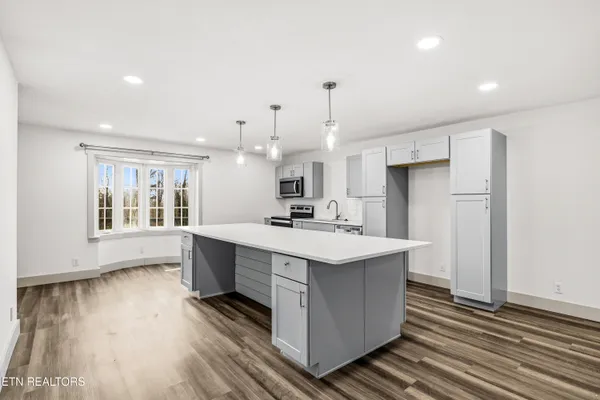 $739,900 | 8431 Rising Sun Drive, Corryton, TN 37721