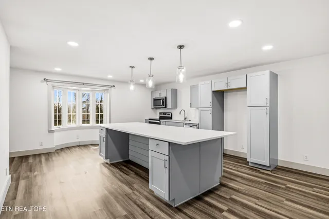 $749,500 | 8431 Rising Sun Drive, Corryton, TN 37721