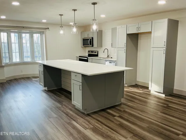 $749,500 | 8431 Rising Sun Drive, Corryton, TN 37721