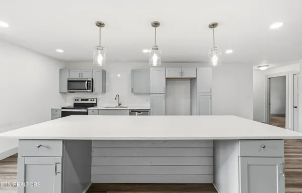 $739,900 | 8431 Rising Sun Drive, Corryton, TN 37721