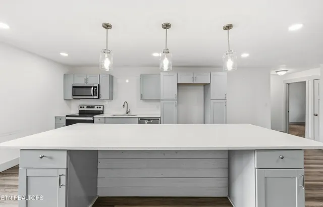 $749,500 | 8431 Rising Sun Drive, Corryton, TN 37721