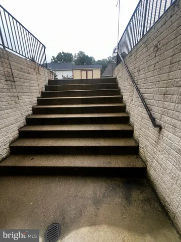 a close up view of a washer and dryer
