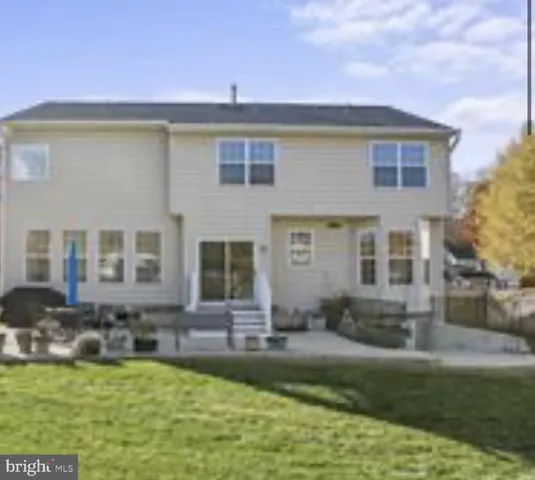 a close up view of a washer and dryer