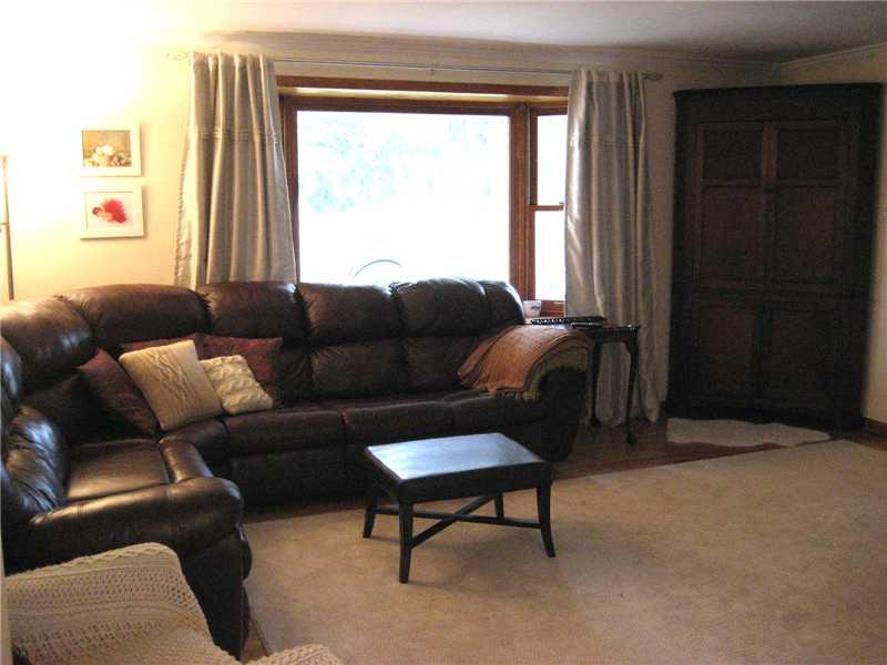 3826 Shepard Road Gibsonia, PA 15044 - Photo 8 of 23 Living Room.