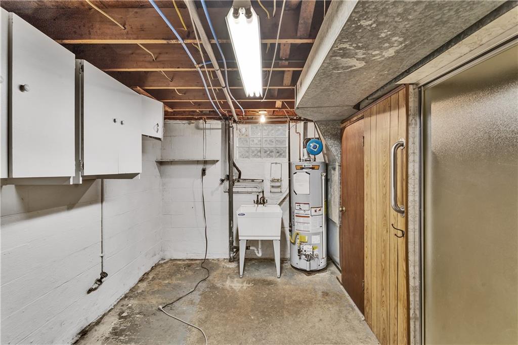 237 Byron Road Pittsburgh, PA 15237 - Photo 20 of 28 Laundry w/ toilet, and a shower