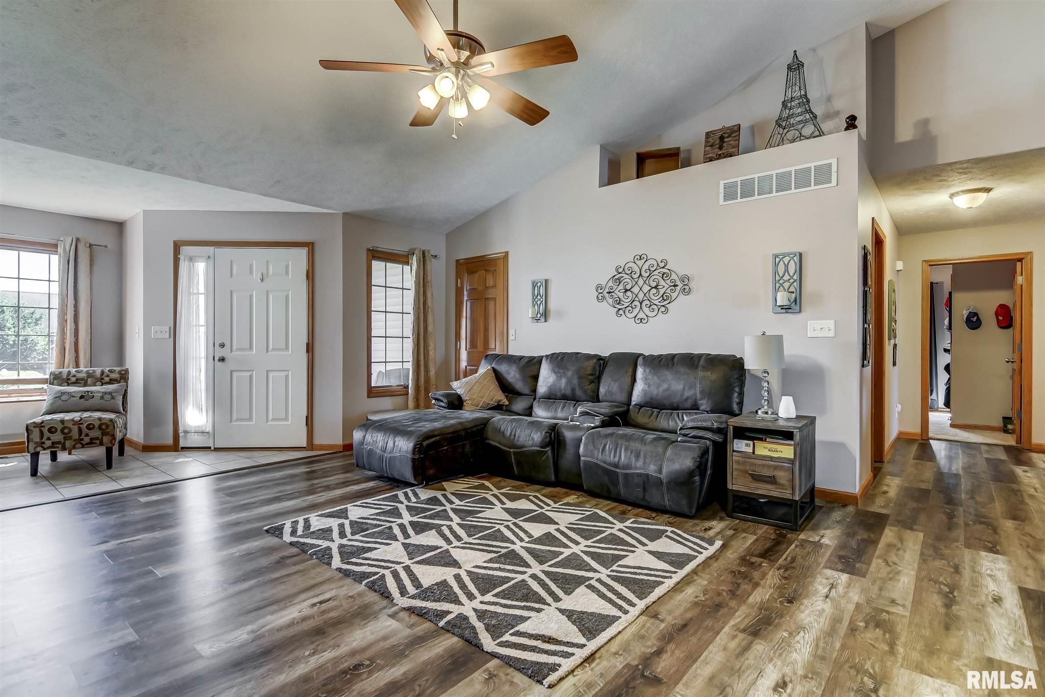707 Heathrow Lane Rochester, IL 62563 - Photo 6 of 41