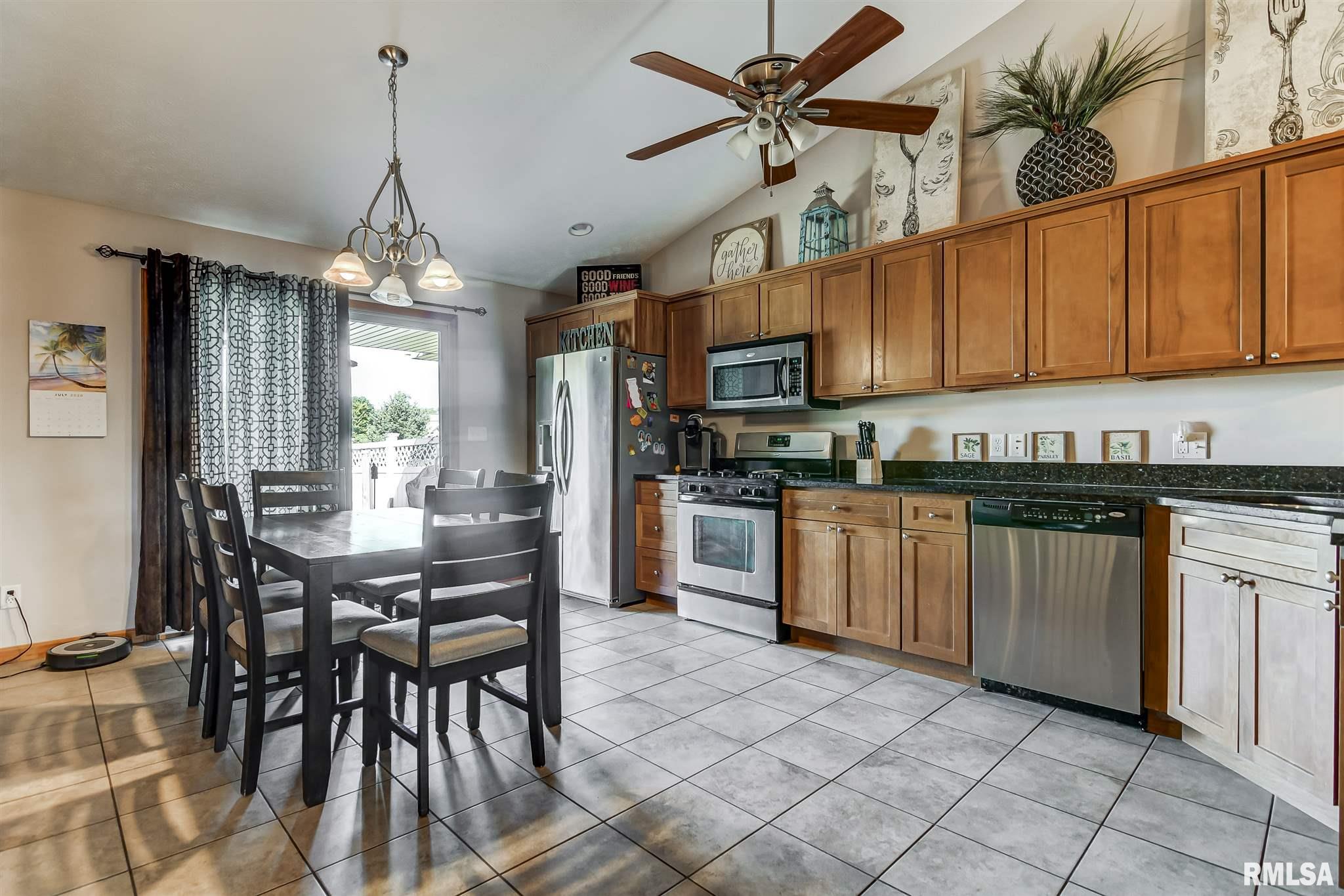 707 Heathrow Lane Rochester, IL 62563 - Photo 8 of 41