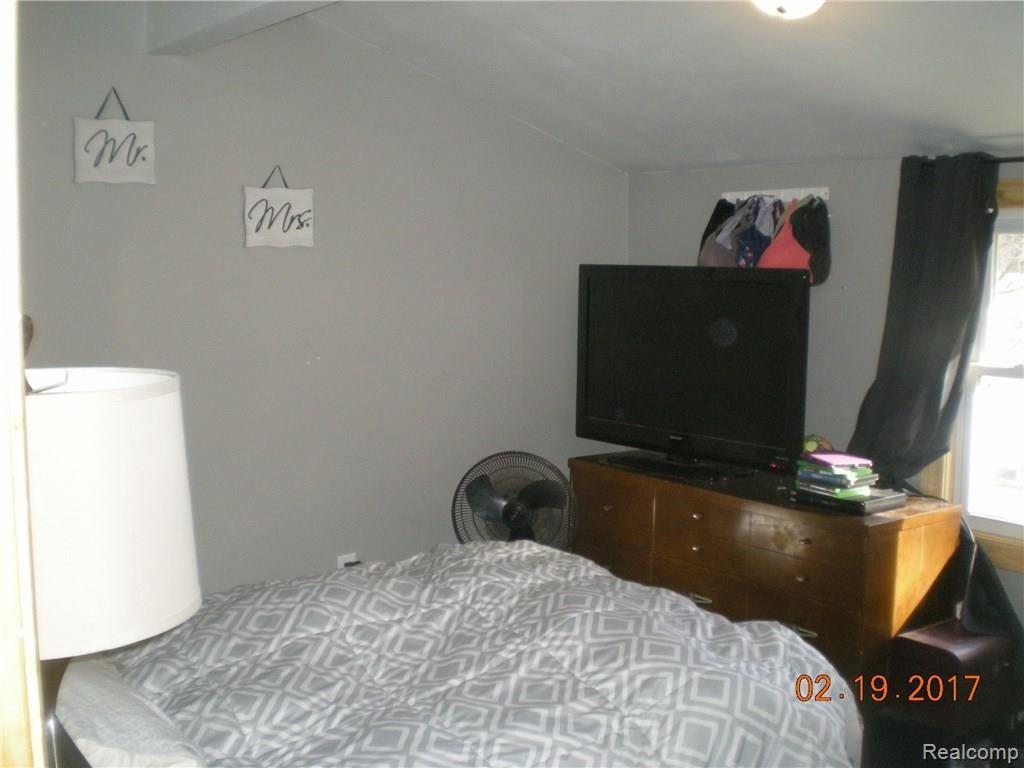 14262 Wanty Road Milan, MI 48160 - Photo 9 of 12 bed1.JPG