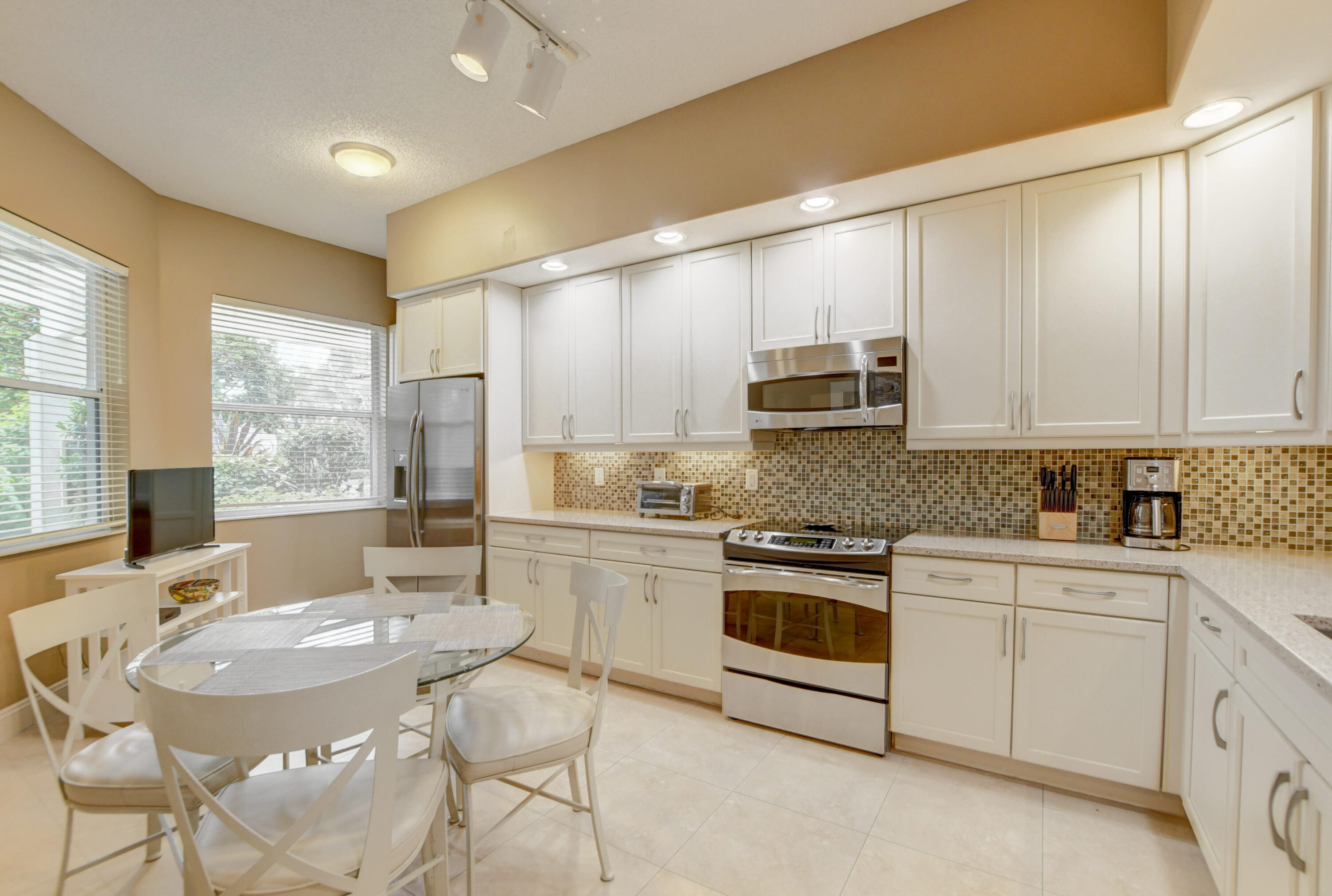 2471 Northwest 59th Street, Unit 804 Boca Raton, FL 33496 - Photo 13 of 68 kitchen
