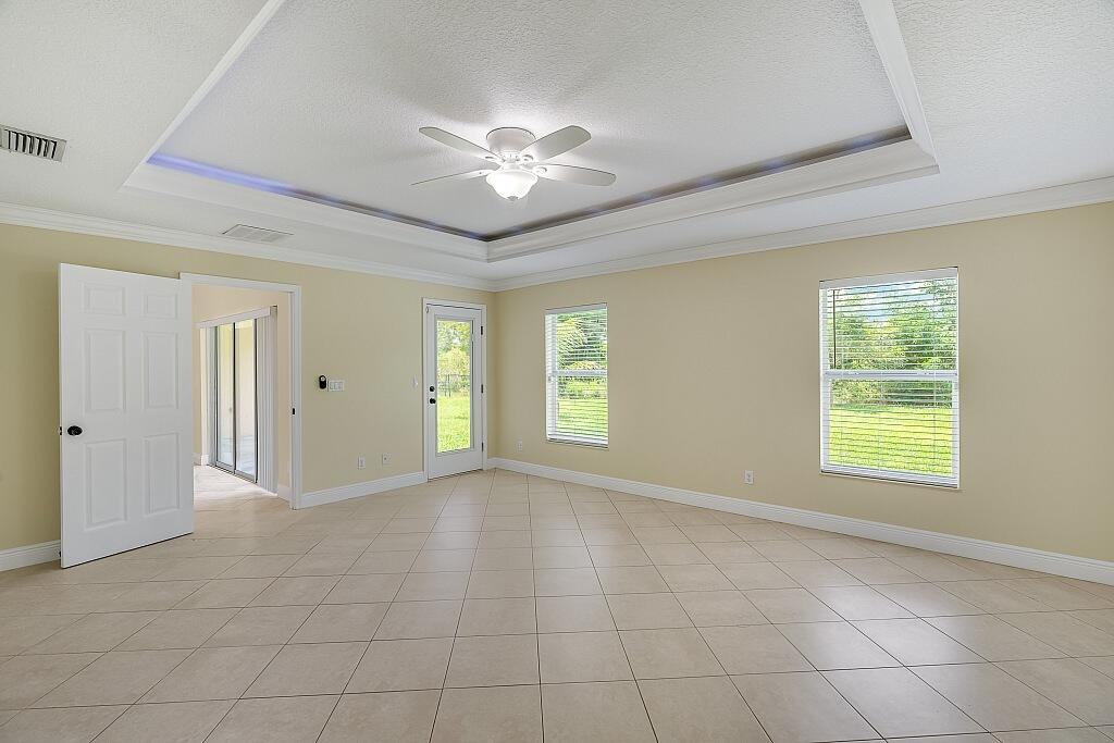 2942 Southeast Bella Road Port St. Lucie, FL 34984 - Photo 15 of 25 2942-SE-Bella-Rd-030-1024