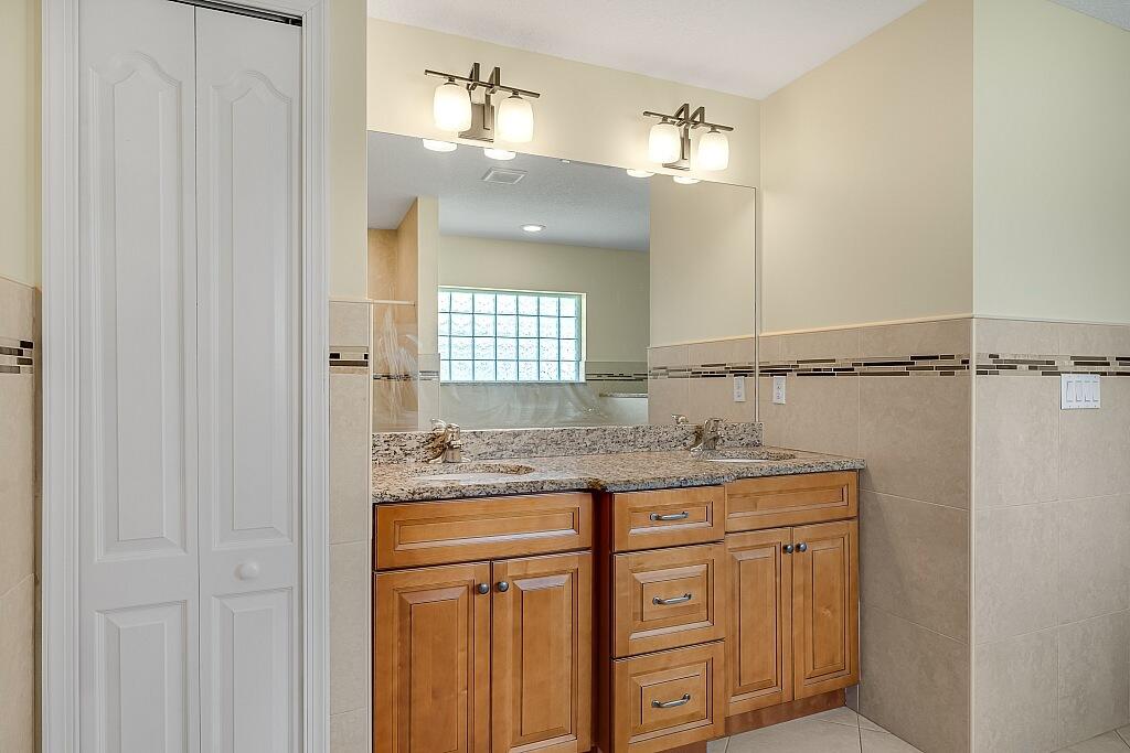 2942 Southeast Bella Road Port St. Lucie, FL 34984 - Photo 16 of 25 2942-SE-Bella-Rd-032-1024