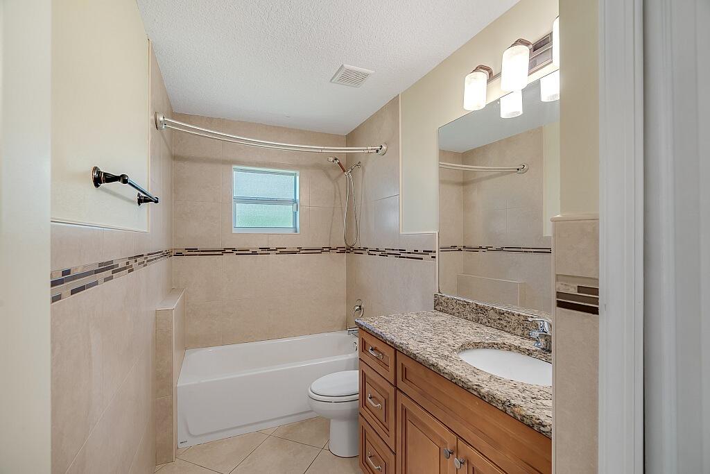 2942 Southeast Bella Road Port St. Lucie, FL 34984 - Photo 21 of 25 2942-SE-Bella-Rd-039-1024