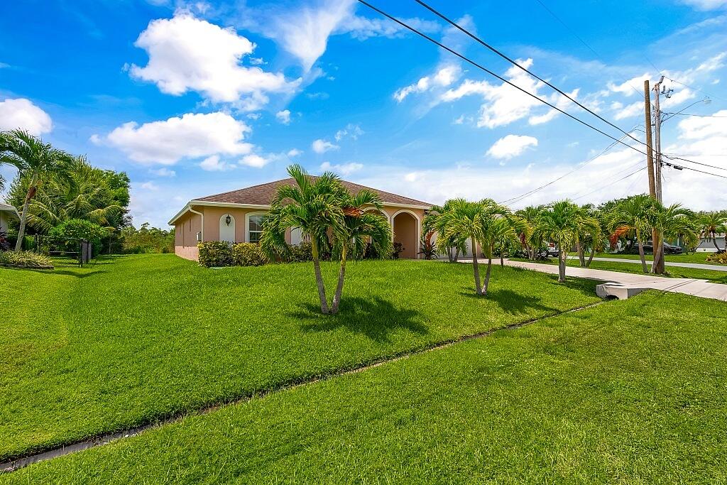 2942 Southeast Bella Road Port St. Lucie, FL 34984 - Photo 3 of 25 2942-SE-Bella-Rd-009-1024