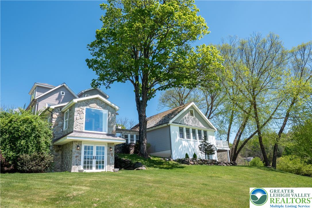 1072 5 Points Richmond Road Bangor, PA 18013 - Photo 11 of 66 a front view of a house with a garden