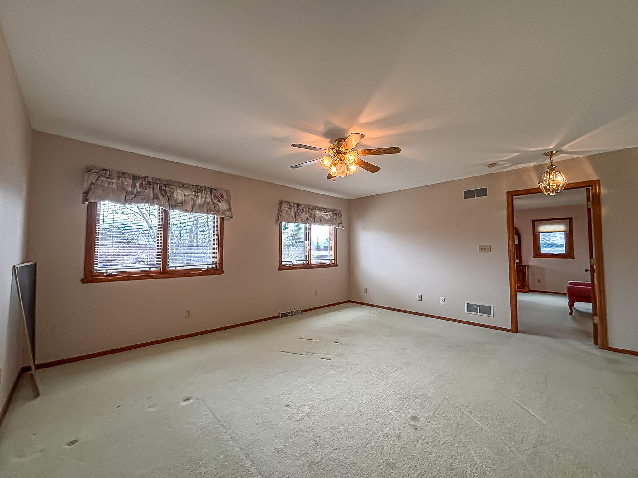 7236 South Hillendale Drive Franklin, WI 53132 - Photo 14 of 38 Loft