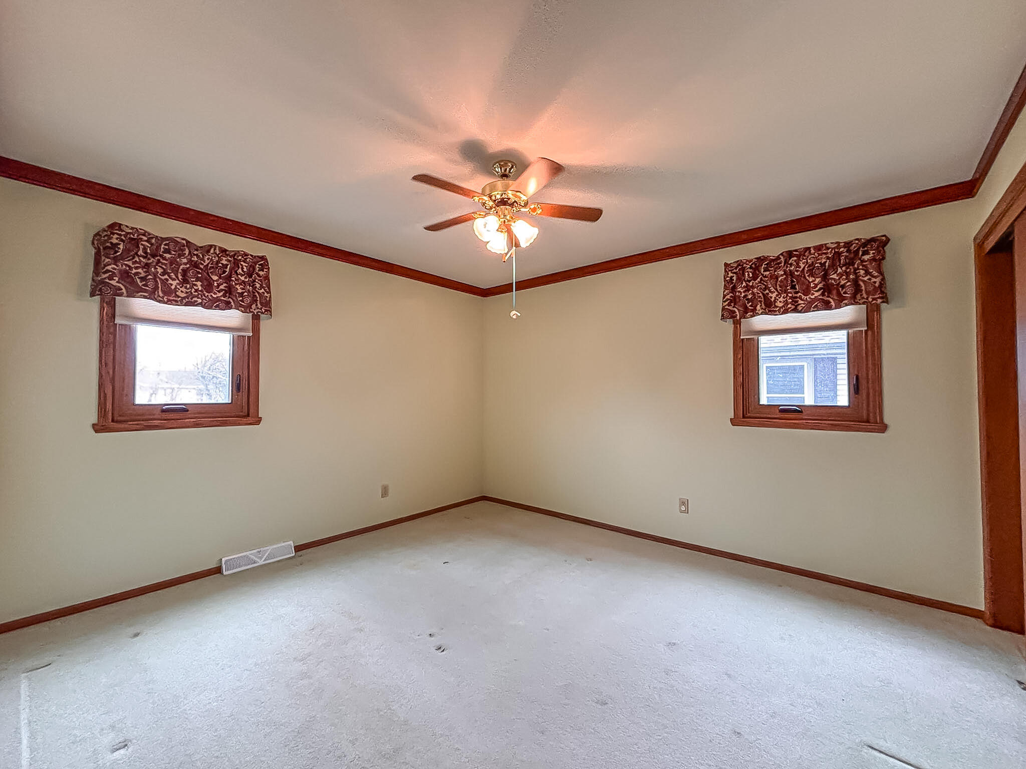 7236 South Hillendale Drive Franklin, WI 53132 - Photo 21 of 38 Main floor bedroom 3