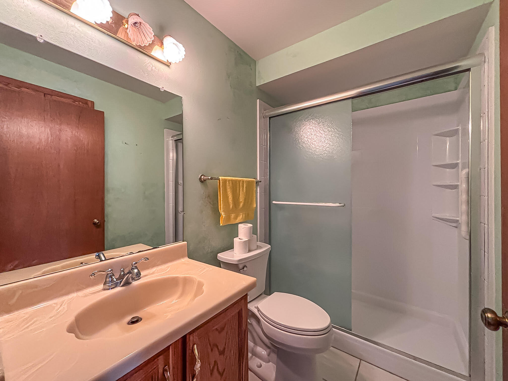 7236 South Hillendale Drive Franklin, WI 53132 - Photo 22 of 38 Main floor full bath