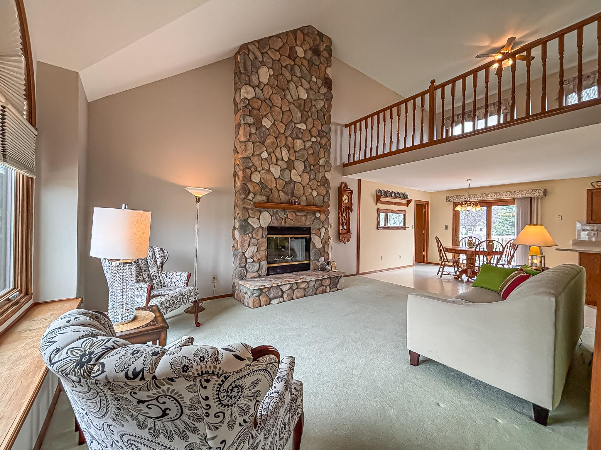 7236 South Hillendale Drive Franklin, WI 53132 - Photo 3 of 38 Great room