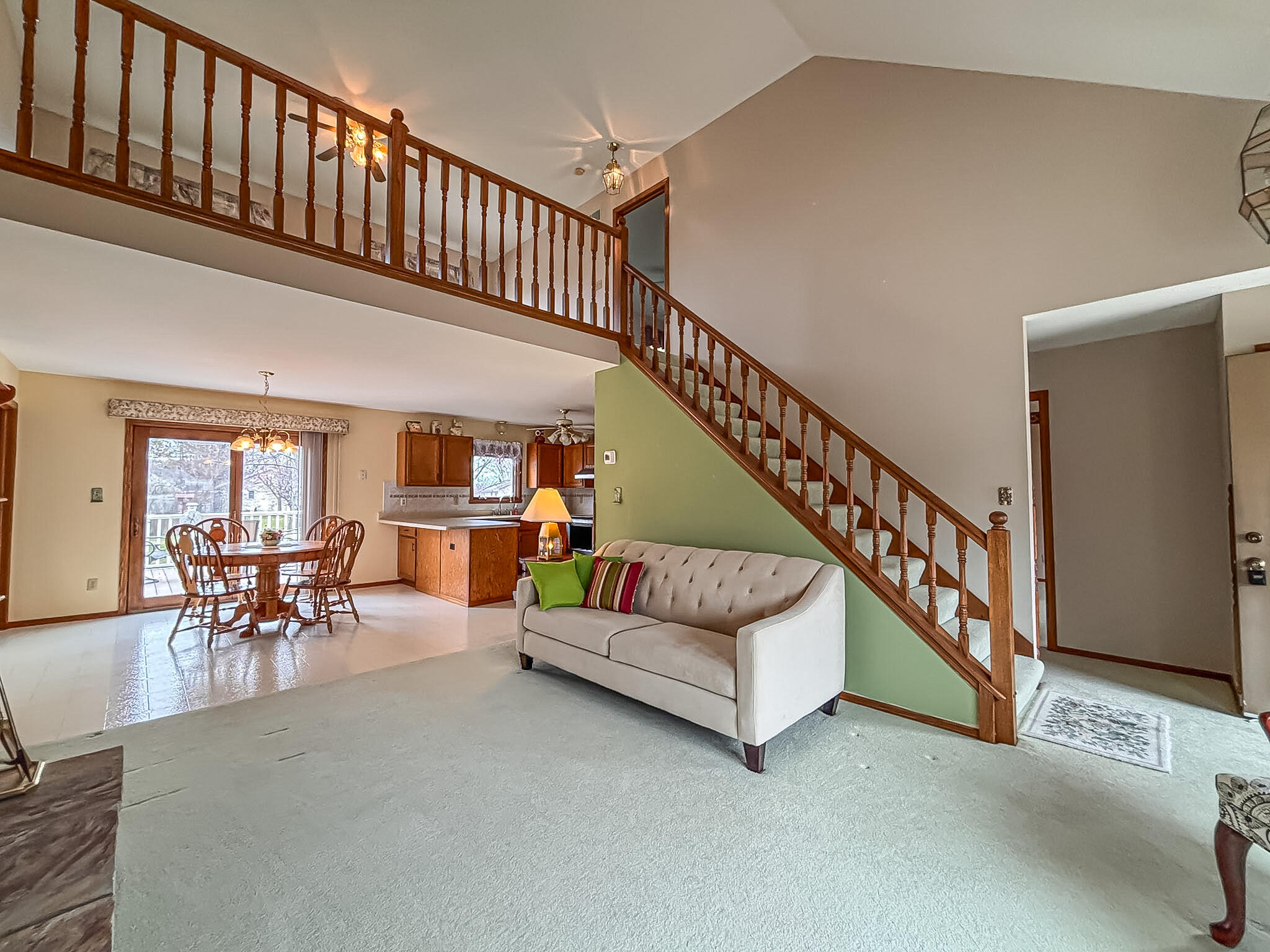 7236 South Hillendale Drive Franklin, WI 53132 - Photo 4 of 38 Great room