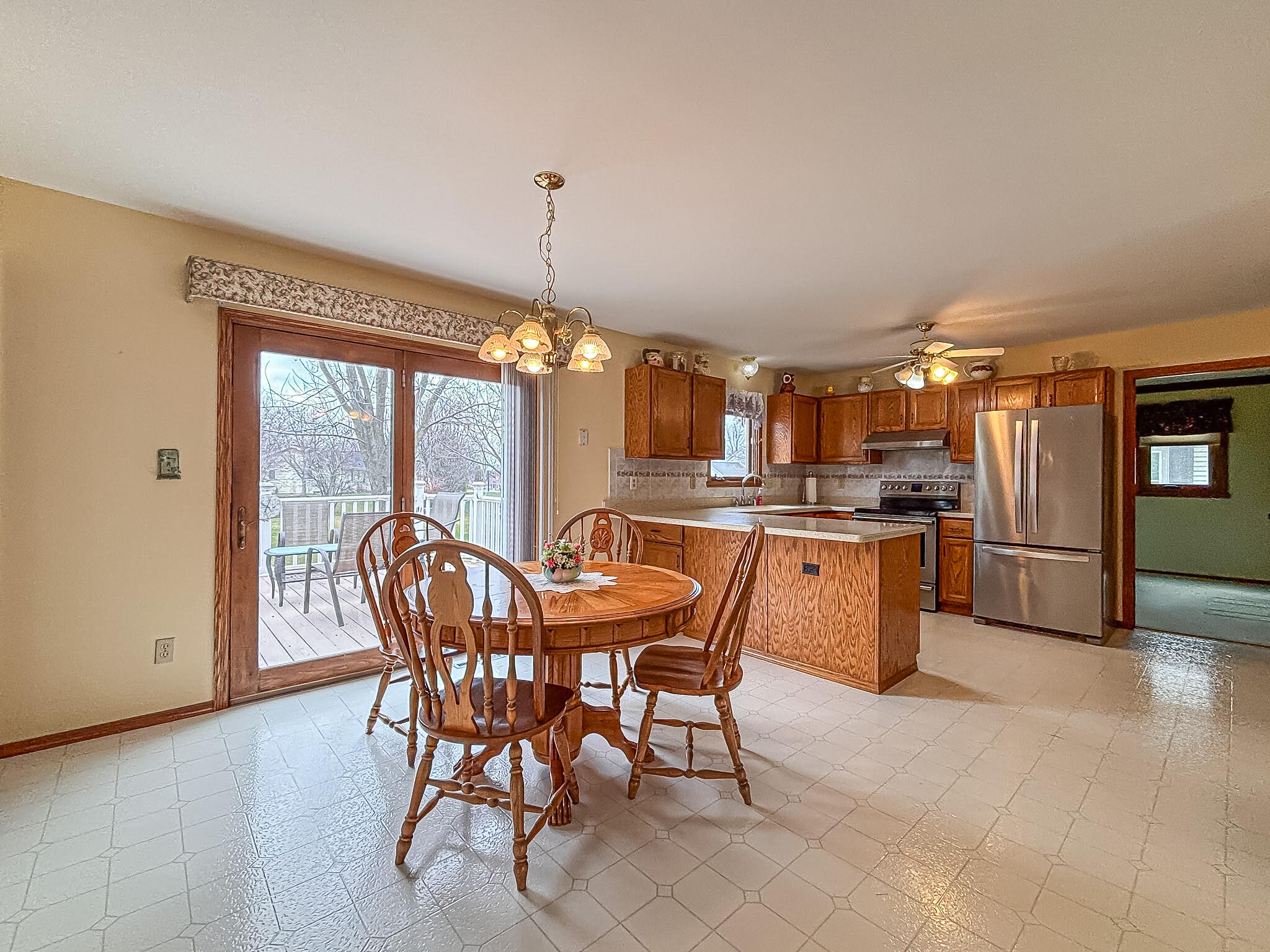 7236 South Hillendale Drive Franklin, WI 53132 - Photo 9 of 38 Dining area and kitchrn