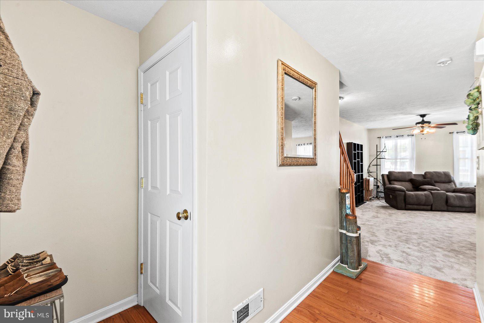 360 4th Street Colonial Beach, VA 22443 - Photo 6 of 36 Foyer