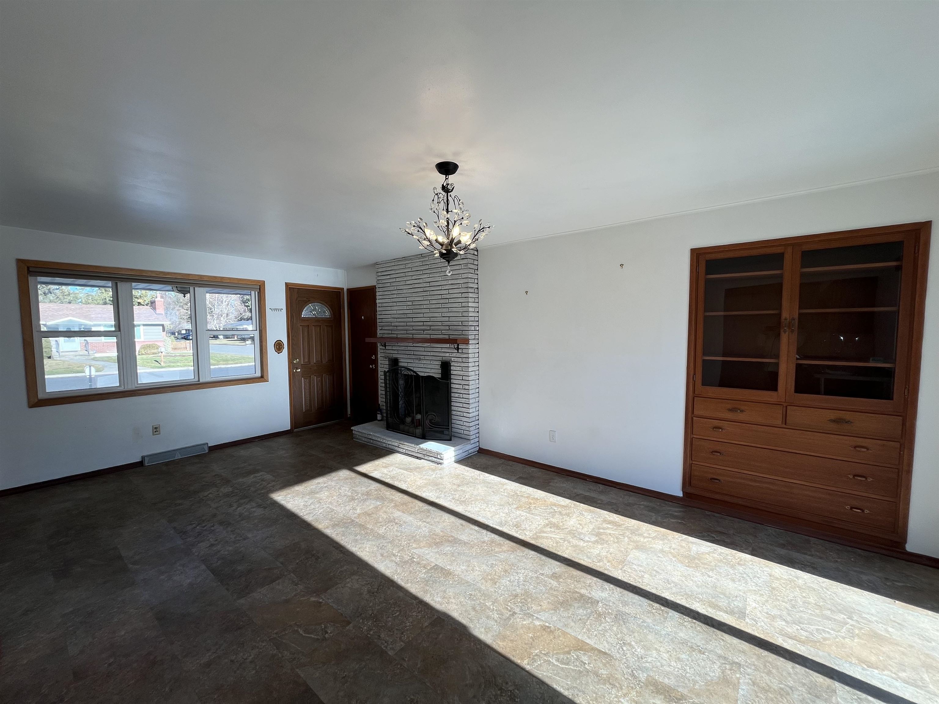 207 West Hoerner Avenue Spokane, WA 99218 - Photo 5 of 31