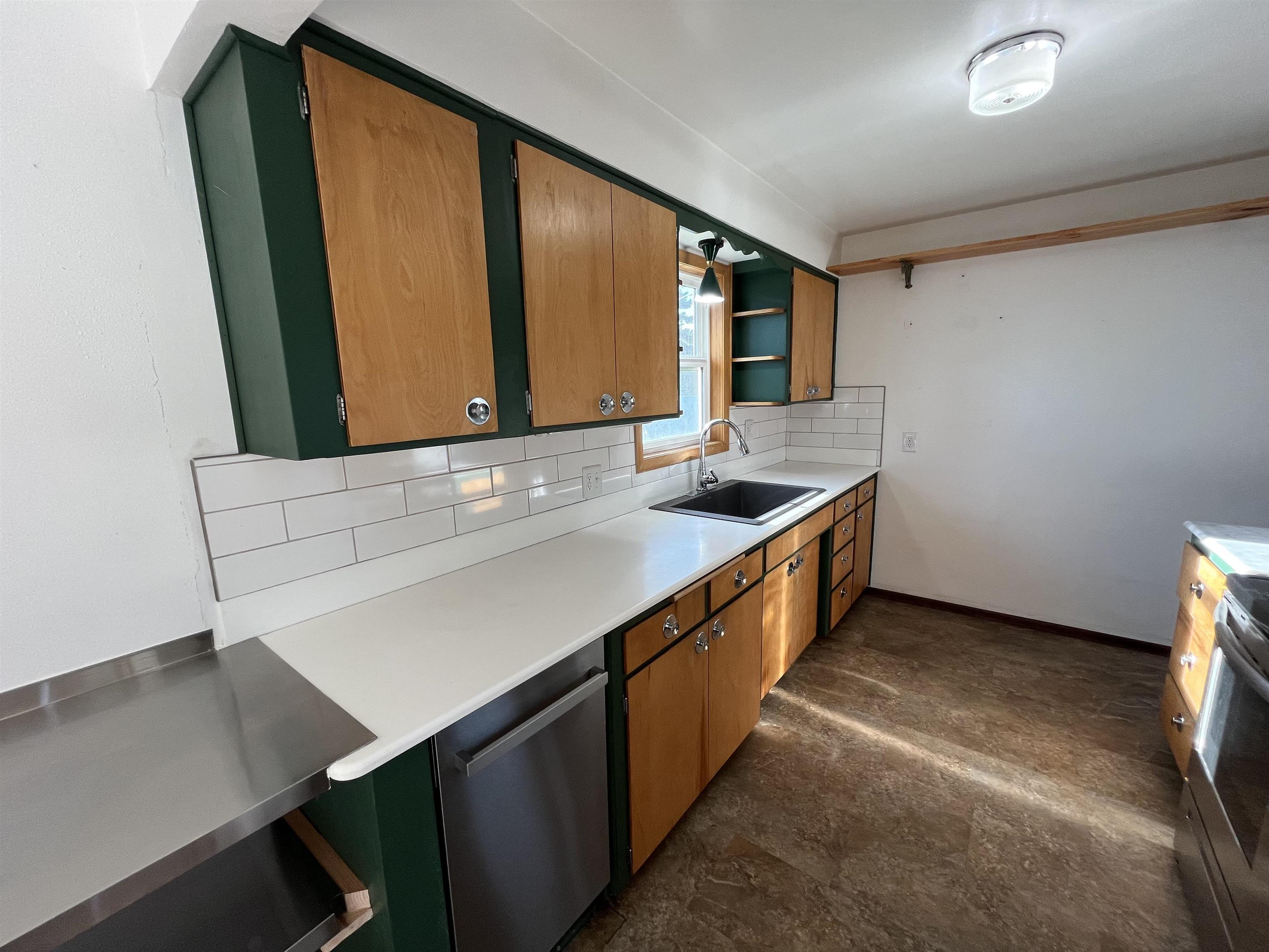 207 West Hoerner Avenue Spokane, WA 99218 - Photo 6 of 31