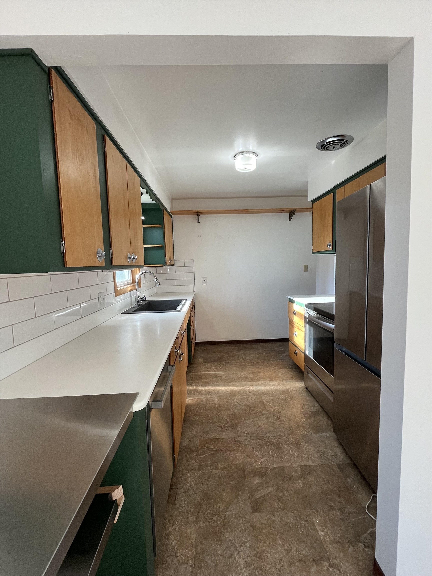 207 West Hoerner Avenue Spokane, WA 99218 - Photo 7 of 31