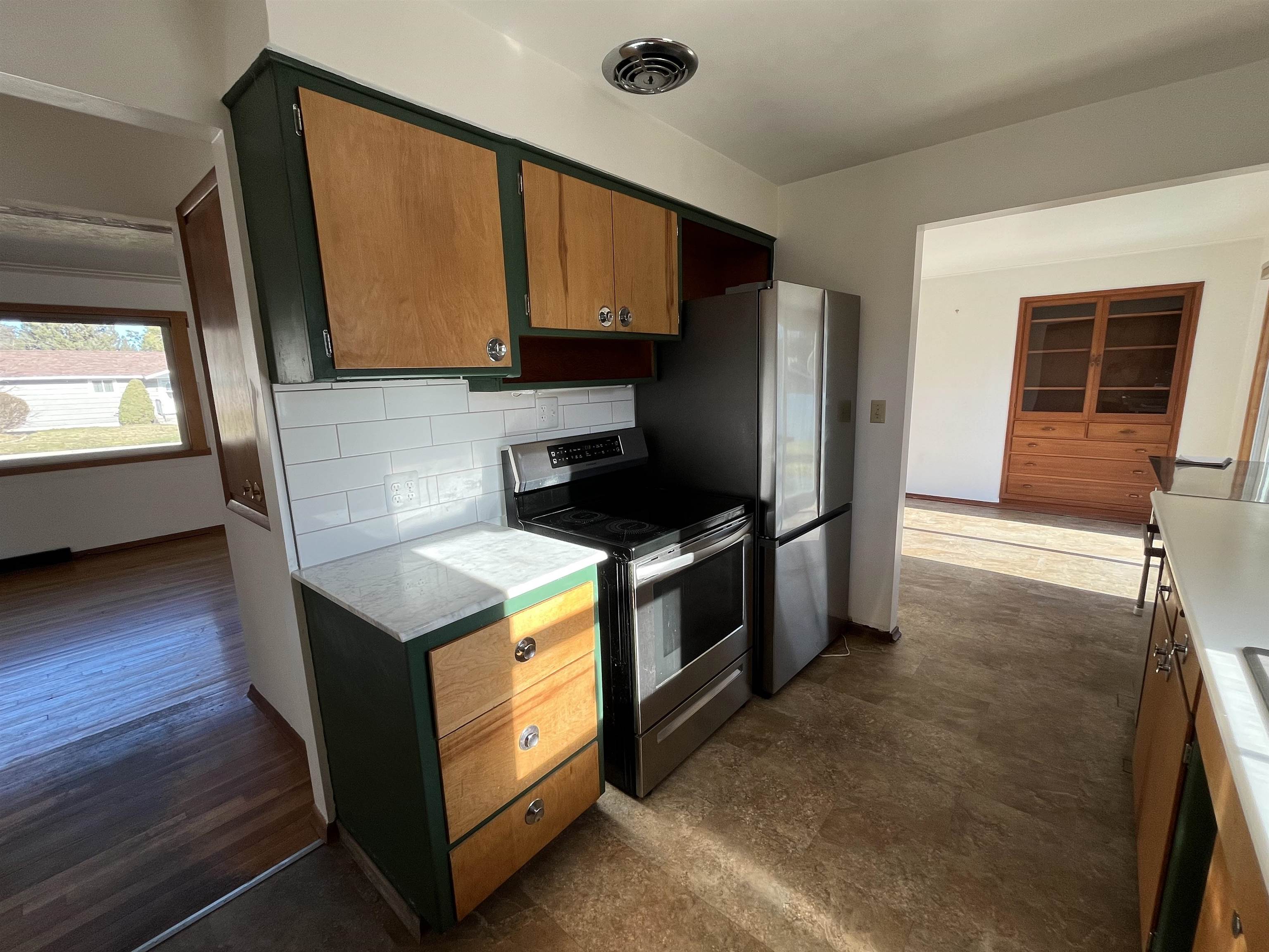 207 West Hoerner Avenue Spokane, WA 99218 - Photo 8 of 31