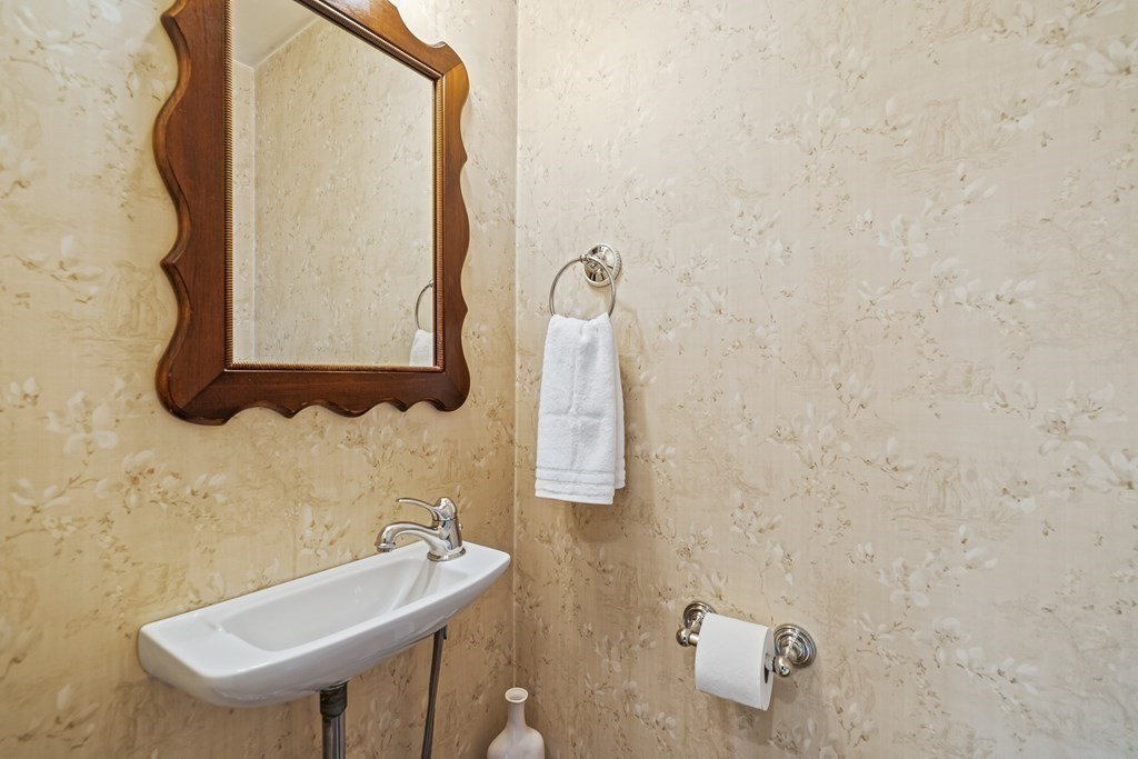 53 Herrick Road North Andover, MA 01845 - Photo 20 of 41 Gallery Image 20