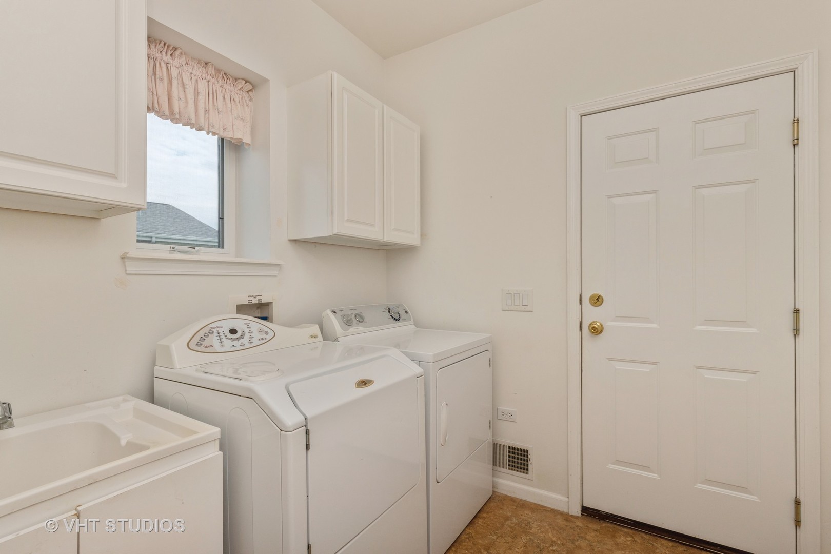 3421 Stretch Run Road Grayslake, IL 60030 - Photo 13 of 17 Gallery Image 13