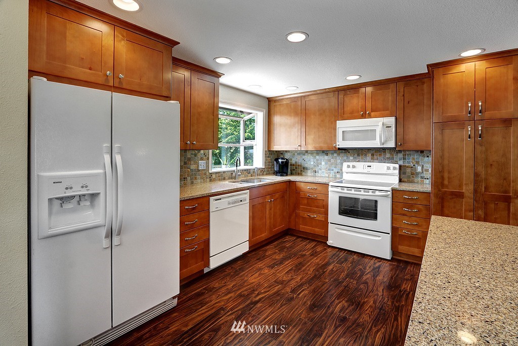 4319 Northeast 20th Street Renton, WA 98059 - Photo 2 of 18