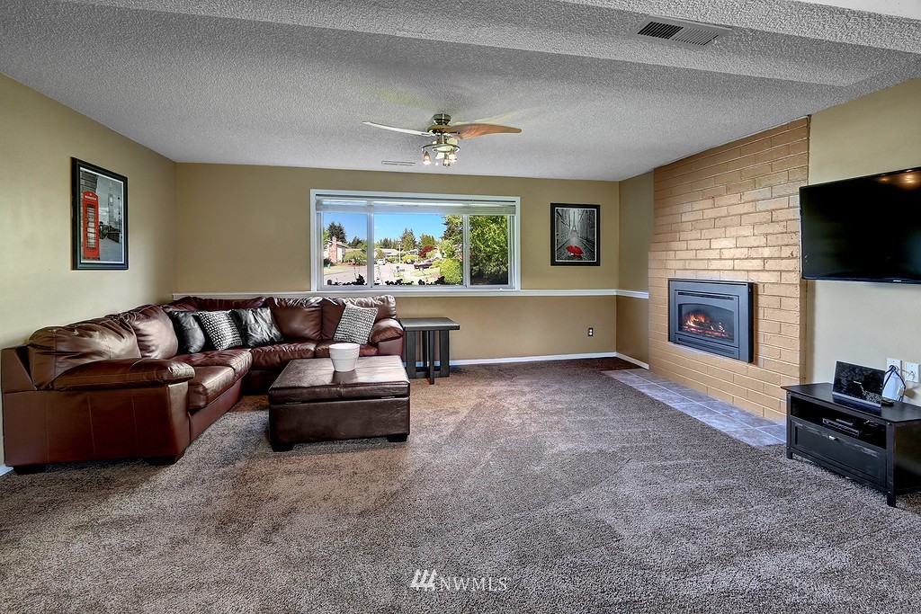 4319 Northeast 20th Street Renton, WA 98059 - Photo 13 of 18