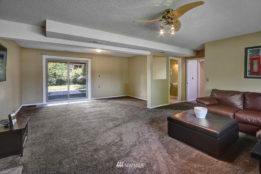 4319 Northeast 20th Street Renton, WA 98059 - Photo 14 of 18