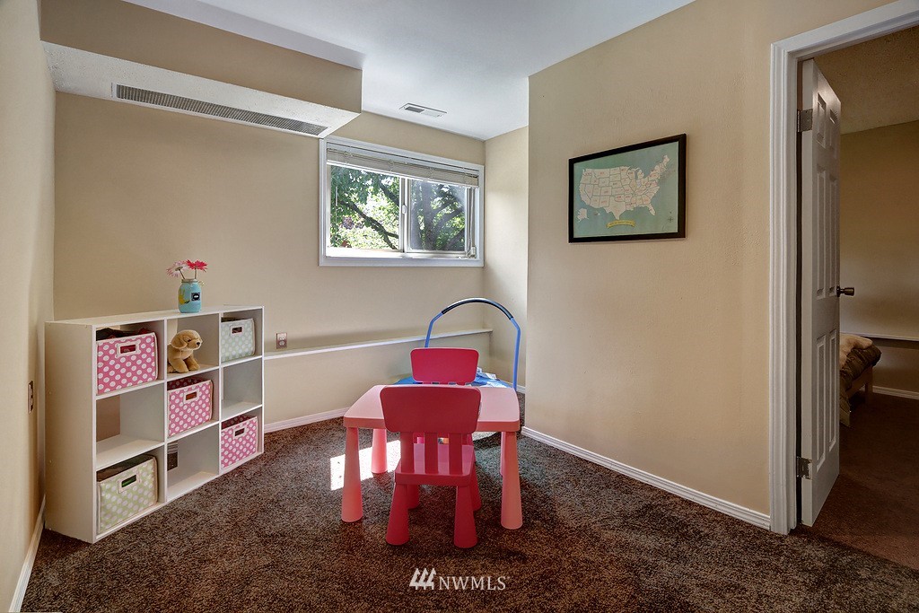 4319 Northeast 20th Street Renton, WA 98059 - Photo 15 of 18