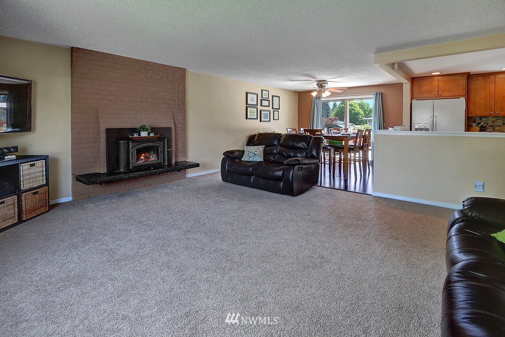 4319 Northeast 20th Street Renton, WA 98059 - Photo 3 of 18