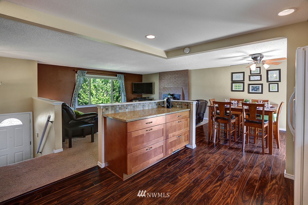 4319 Northeast 20th Street Renton, WA 98059 - Photo 5 of 18