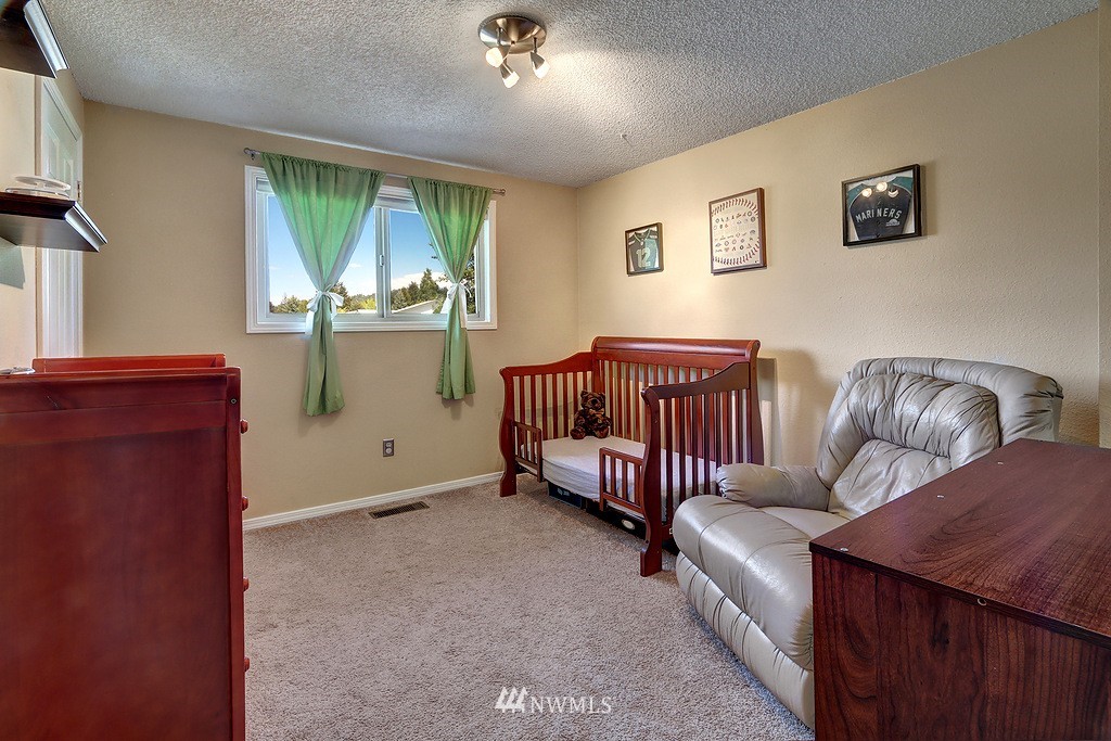 4319 Northeast 20th Street Renton, WA 98059 - Photo 9 of 18