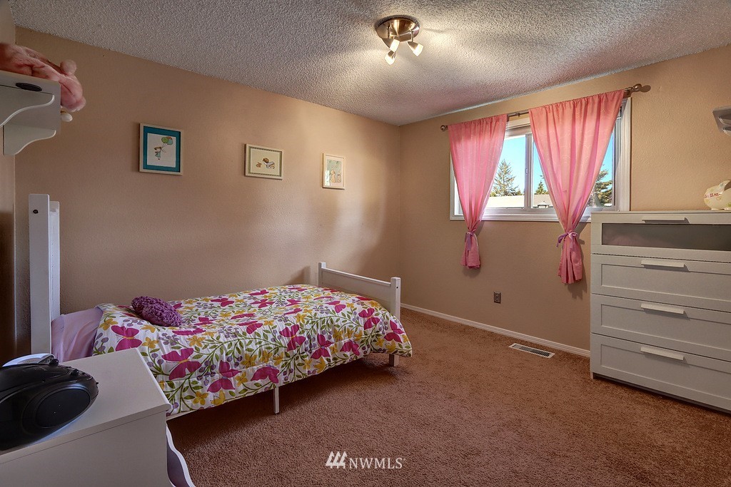 4319 Northeast 20th Street Renton, WA 98059 - Photo 10 of 18
